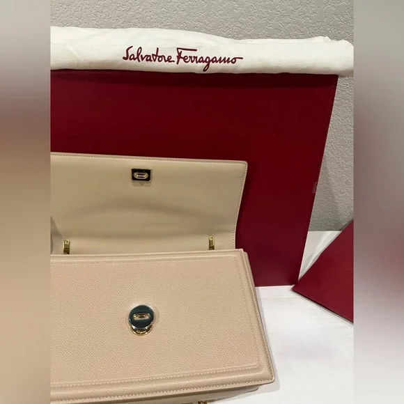 Salvatore Ferragamo Cream Crossbody Bag with Gold Chain - Picture 5 of 5